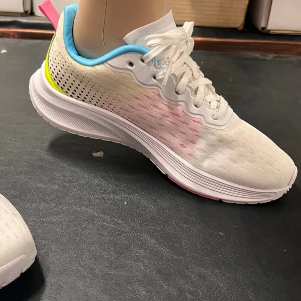 Avia Women's‎ Deluxe Trainer Sneakers with memory foam insoles size 8 (GS3)